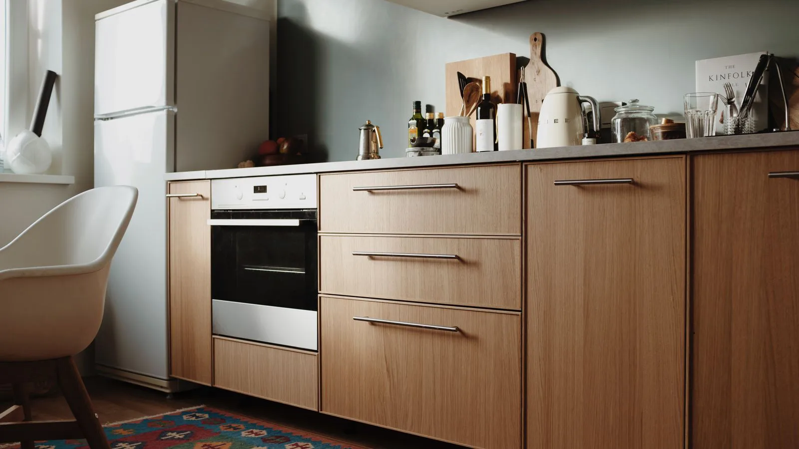 A modern kitchen with wooden fronts and built-in appliances.