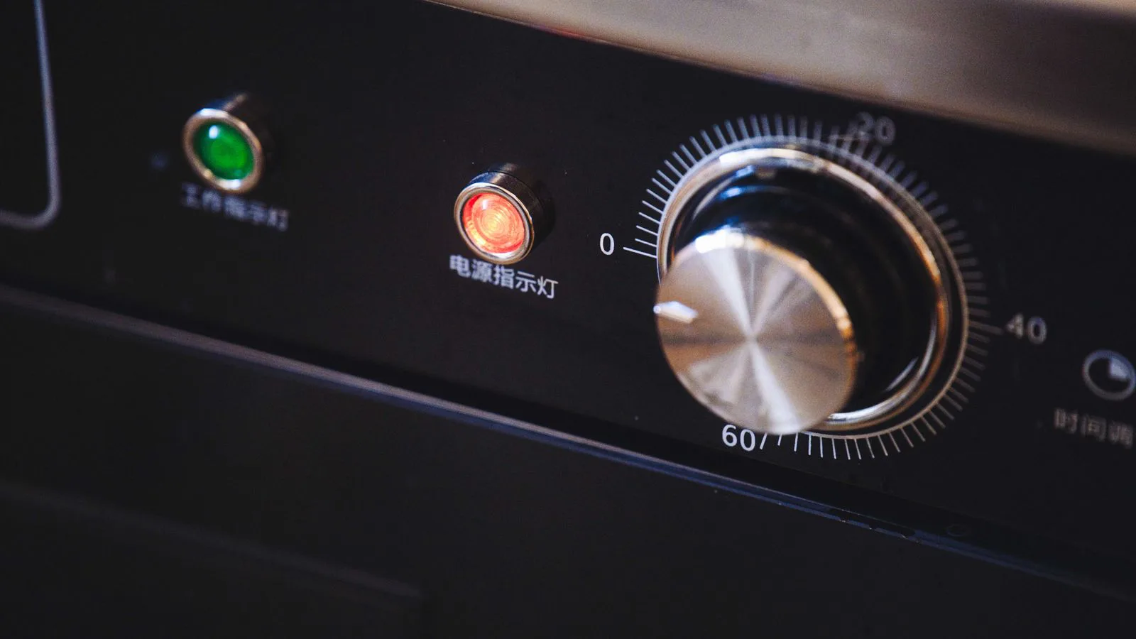 The temperature dial of an oven, close up.