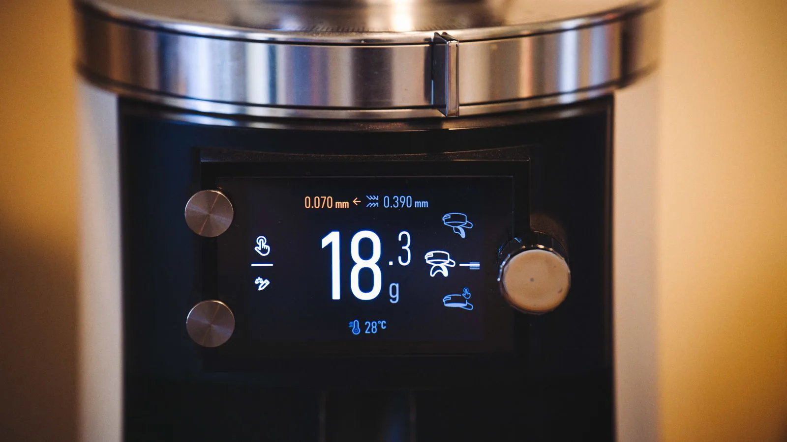 A coffee grinder with a digital display showing a weight in grams.